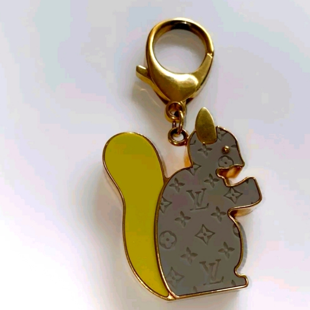 LOUIS VUITTON GRIS ART DECO ECUREIL ANIMANIA KEY HOLDER BAG CHARM KEY CHAIN.